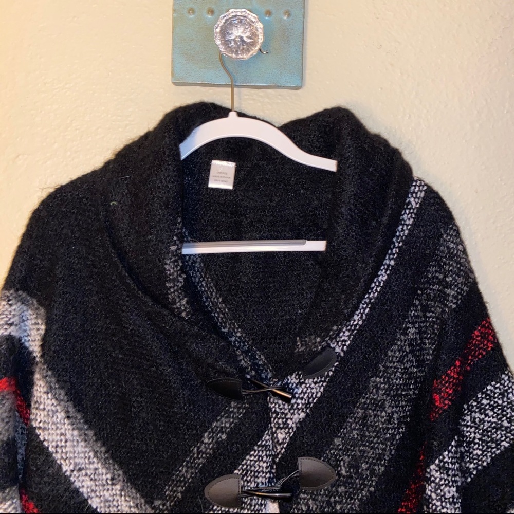 Soft patterned Poncho - Picture 2 of 6